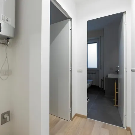 Cosy With Balcony! 아파트 밀라노