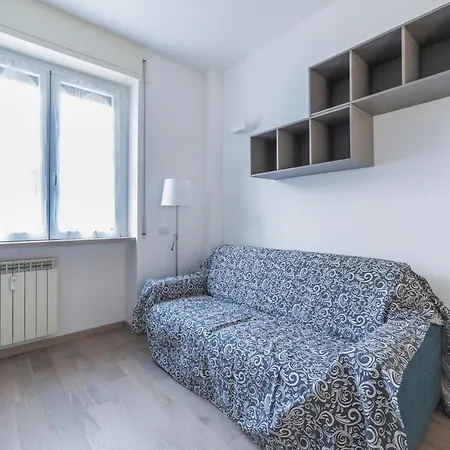 Cosy With Balcony! Apartman Milánó