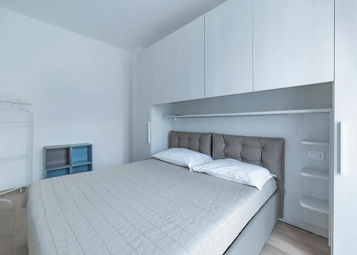 Apartment Guesthost - Cosy With Balcony! Mailand