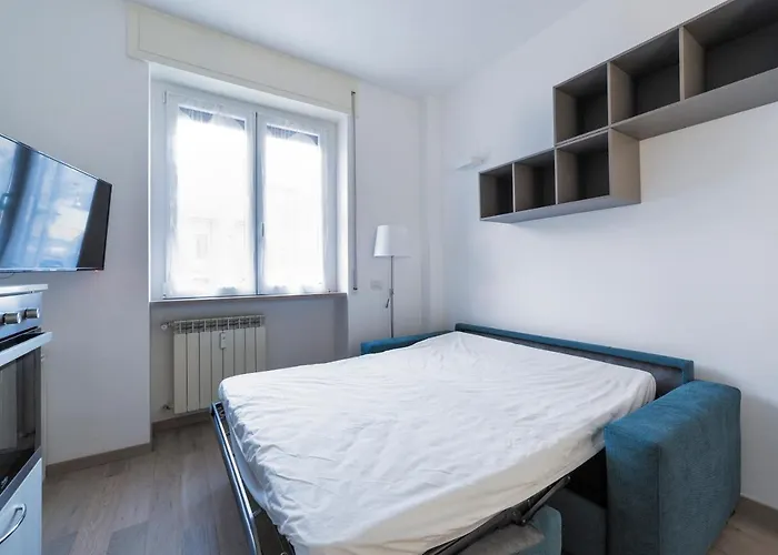 Guesthost - Cosy With Balcony! Apartment *
