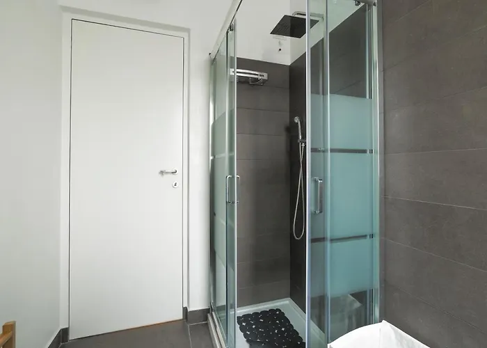 Guesthost - Cosy With Balcony! Apartment Mailand