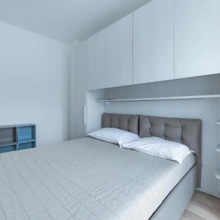 Apartment Guesthost - Cosy With Balcony! Milan